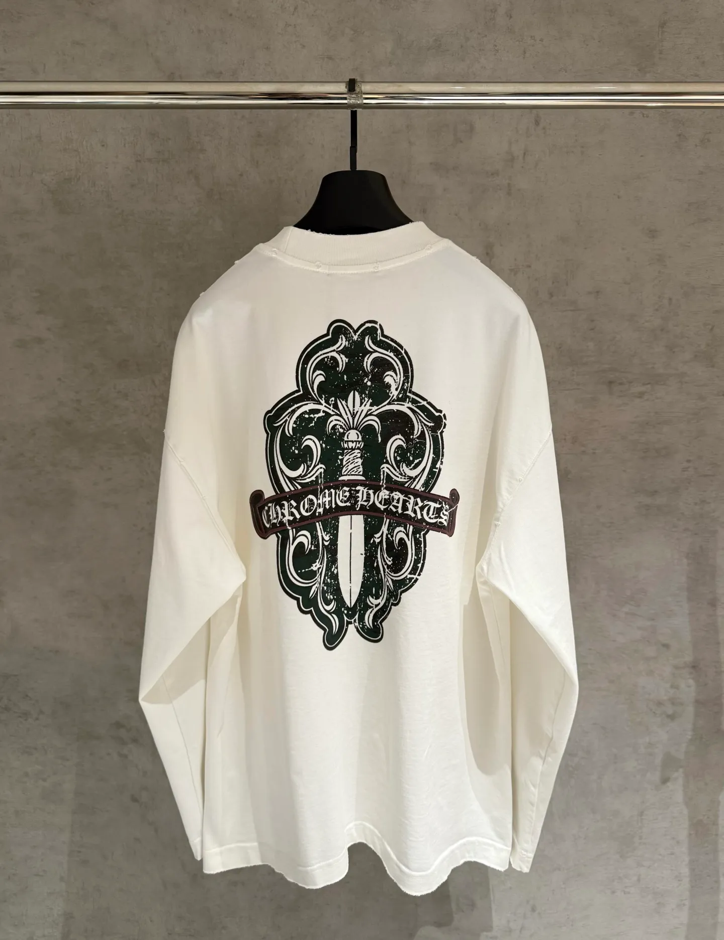 🅿️330 [Strict quality control] CH Crow's popular heavyweight long-sleeved sweatshirt T-shirt. Heavy 340g double yarn fabric. Digital direct printing on the front and back. Wash the whole garment twice. Frayed and torn on all four sides. Heavy fabric. The neckline is made of icy Salona. Loose fit. Deep, wide and stylish. No deformation or shrinkage. 2 colors: black and white. Size: M-2xl